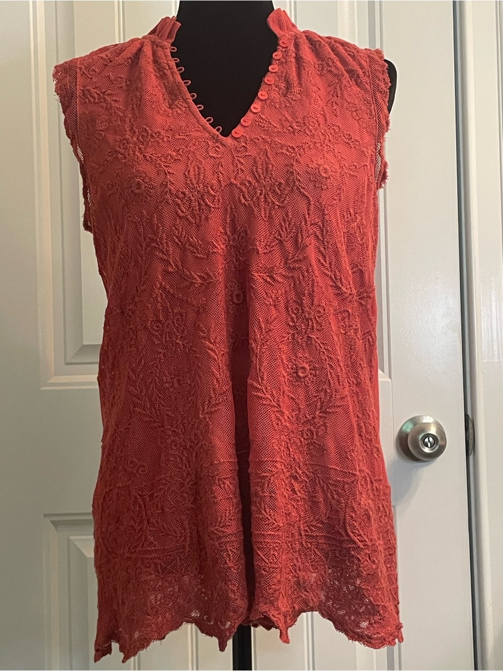 SUNDANCE Coral Rust Sleeveless Knit Lace Split V-Neck Top GUC